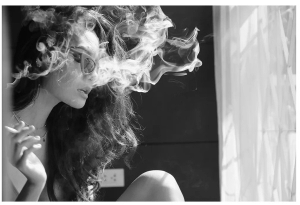 Холст с красками  40х50 см. Девушка с сигаретой . арт.Х-7090