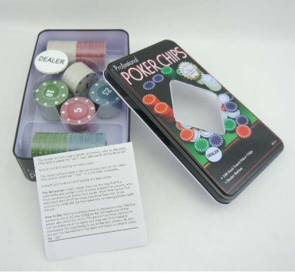 Набор для игры в покер (100 фишек, фишка диллера), метал. уп., ИН-3727